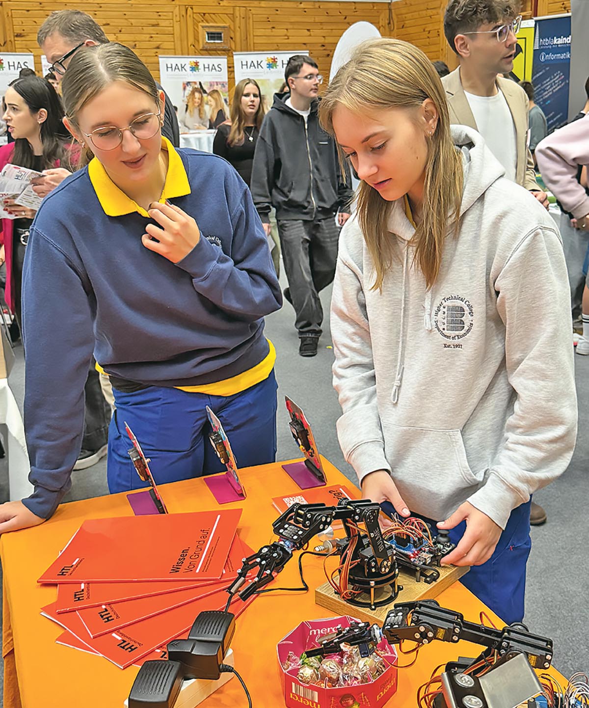 Bildungsmesse 2 Madels Robotics