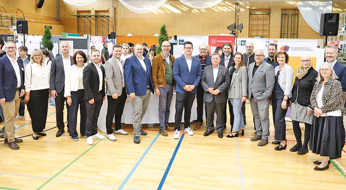 Bildungsmesse Gruppenfoto CRMSW Nikola Milatovic